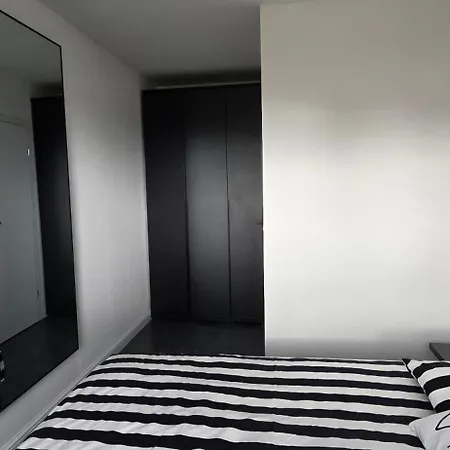Modern Black Lägenhet